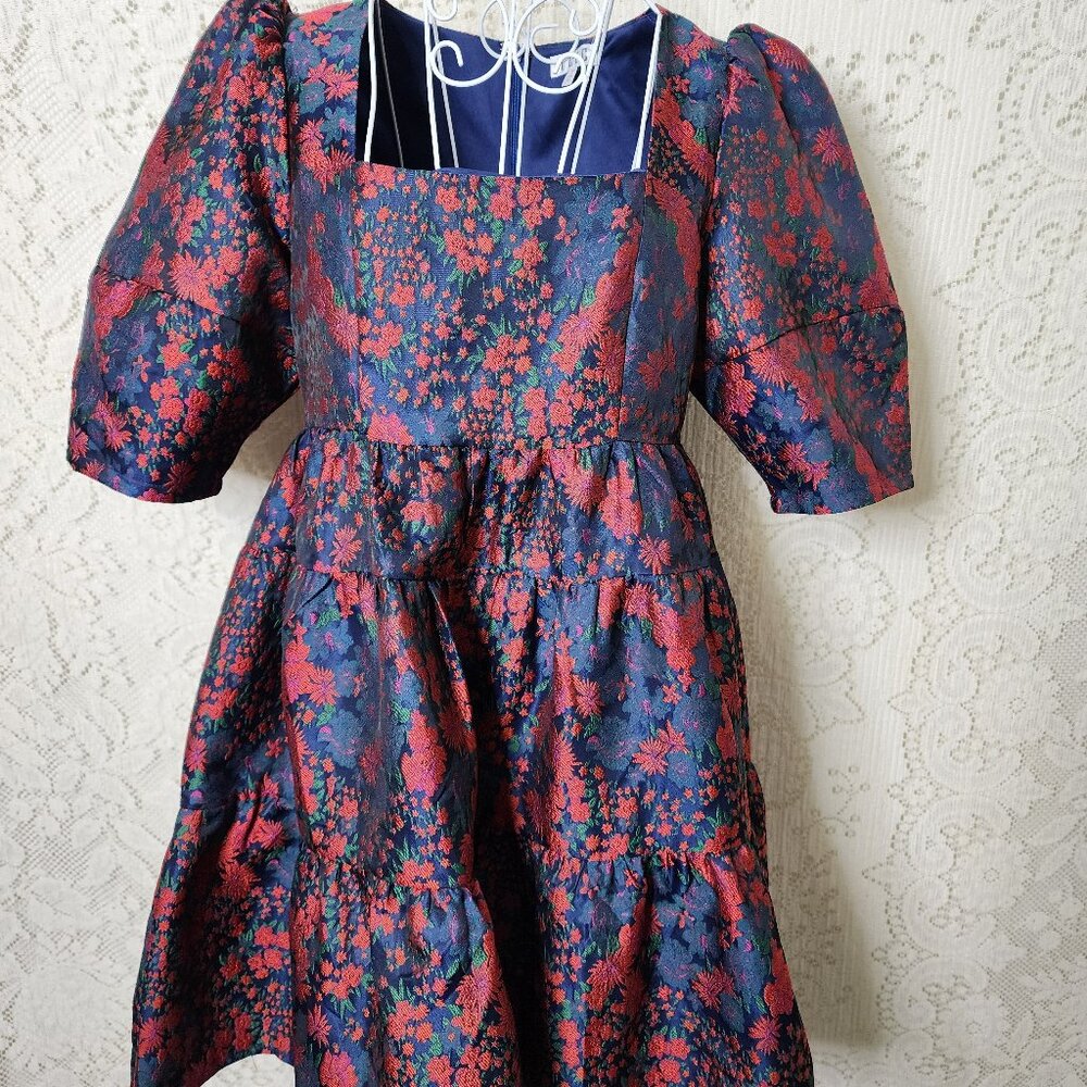 TCEC beautiful floral dress size medium new with tags